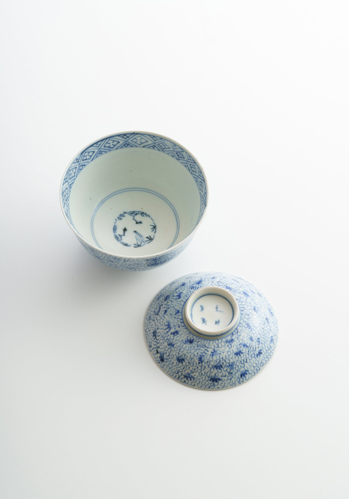 Imari Ware Mijin Karakusa Covered Bowl
