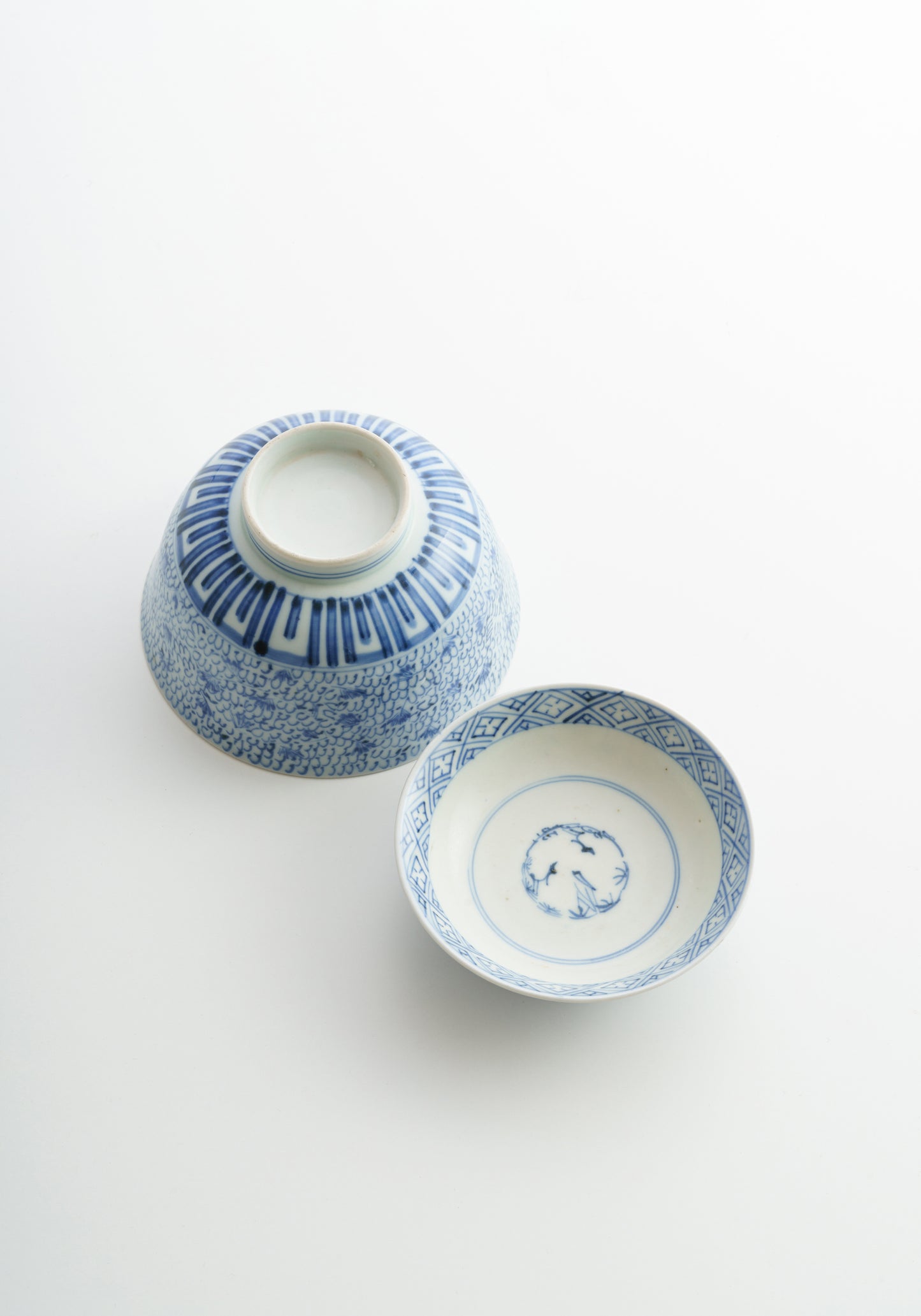 Imari Ware Mijin Karakusa Covered Bowl